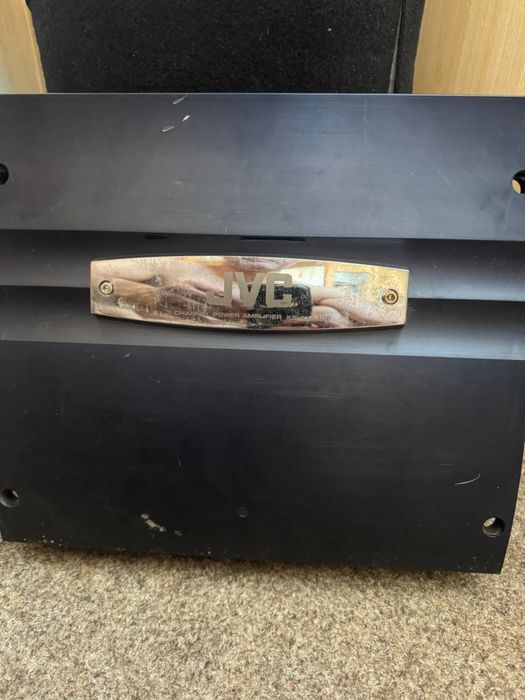 сабвуфер марки Инфинити, усилитель