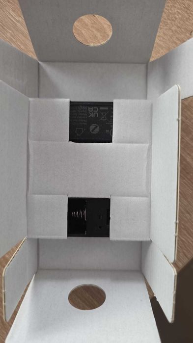 Set 2 senzori de contact Philips Hue Secure, Zigbee, automatizare lumini, montare usi/ferestre, IP20