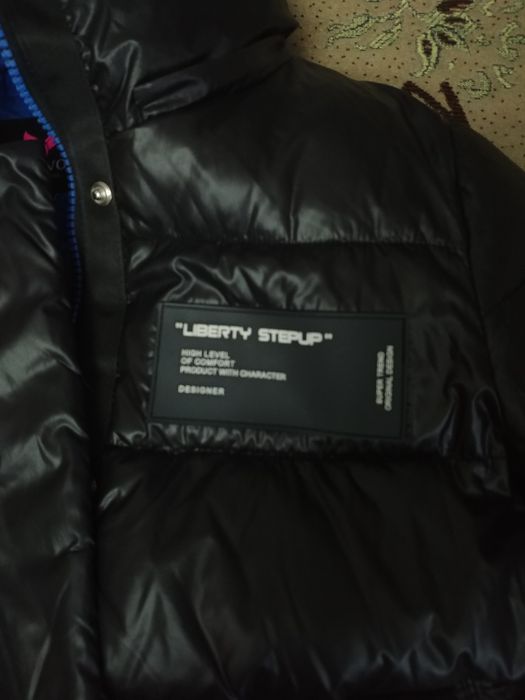 Продаю женский пуховик Hadavoee.