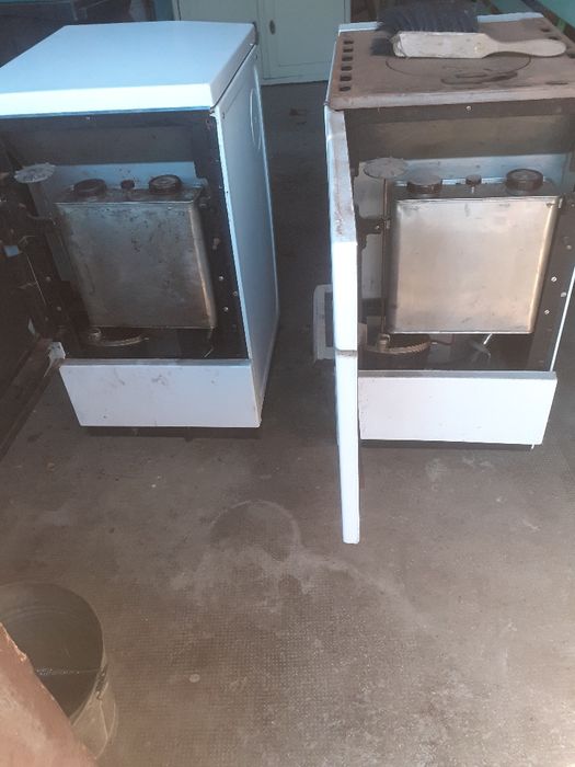 Vănd 2 sobe pe motorină(petrol)