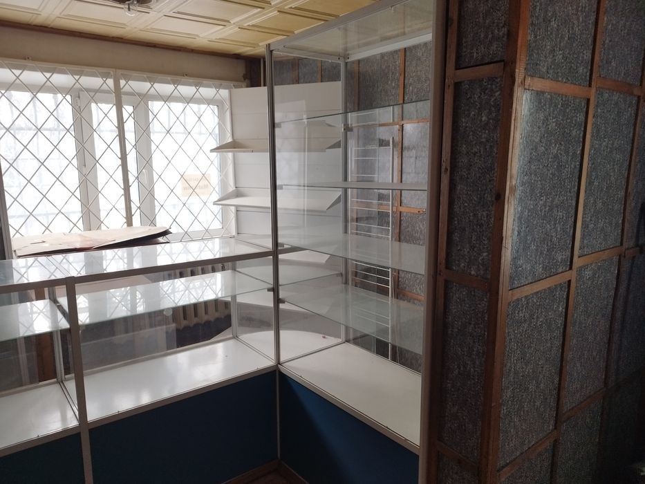 Продаю витрины б/у