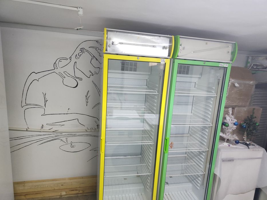 Холодильник стеклянный