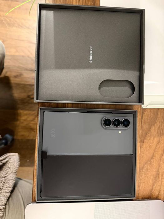 Нов с гаранция ! Samsung Galaxy Z Fold8 Ultra