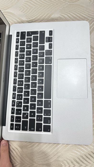 MacBook Air 13” 2015 | i5 | 4GB | 128GB |