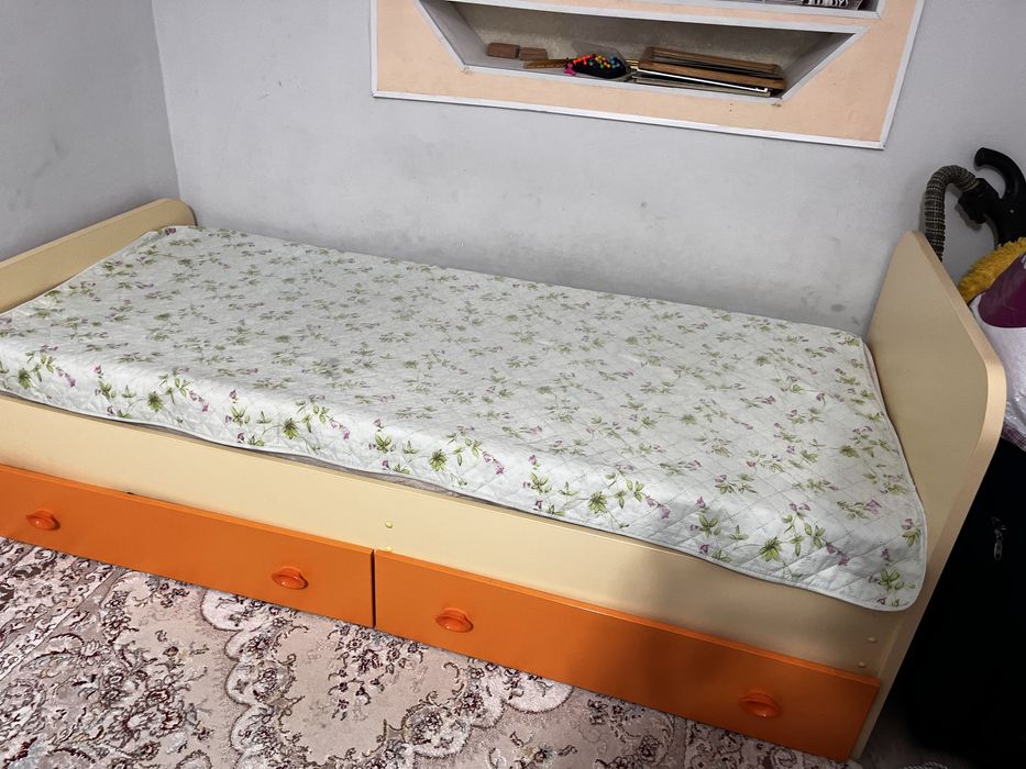 Продаётся односпальная детская кровать