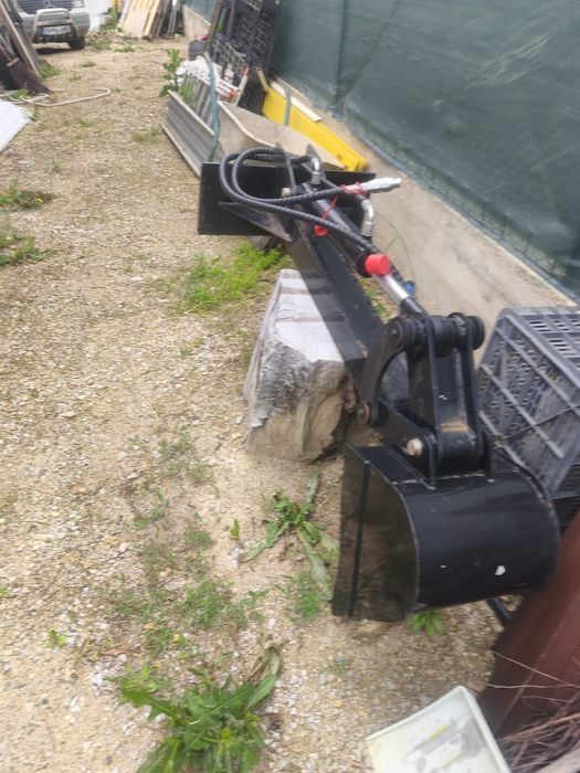 Brat excavare atașabil la diferite utilaje
