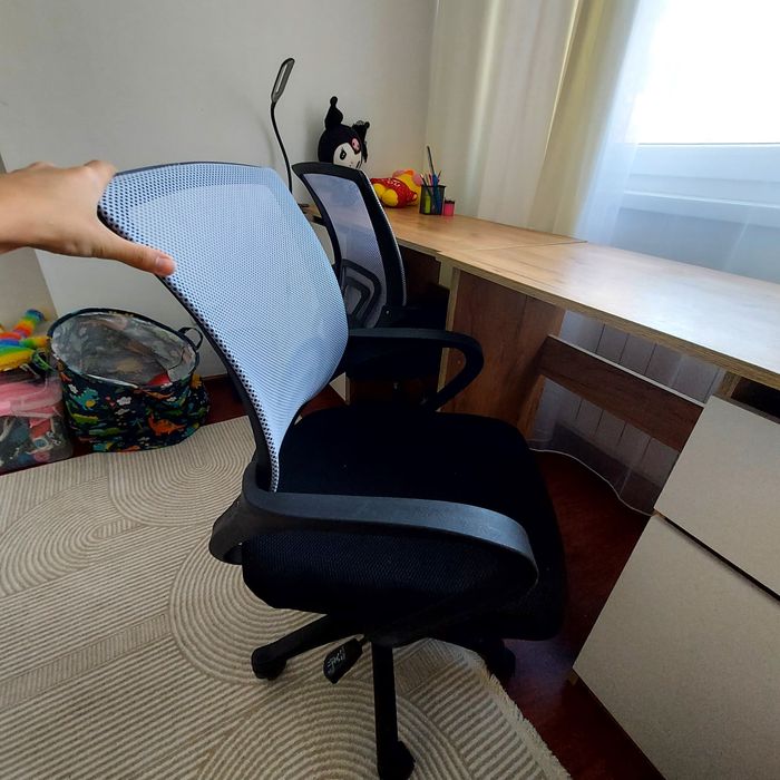 Три офисных кресла