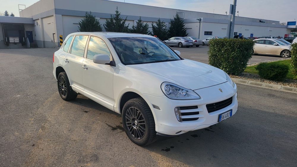 Vând Porsche Cayenne