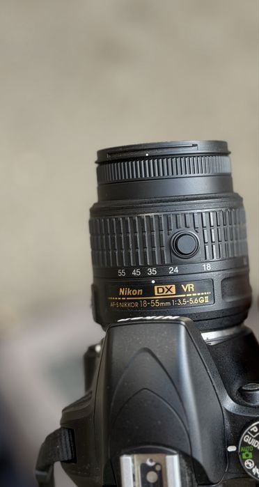 Цифров фотоапарат Nikon D3300 DSLR 24.2MP + 2 NIKKOR VR ОБЕКТИВА + Статив + Чанта