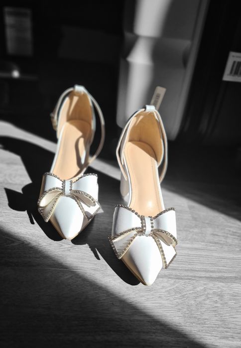 Pantofi albi de mireasa/ de ocazie