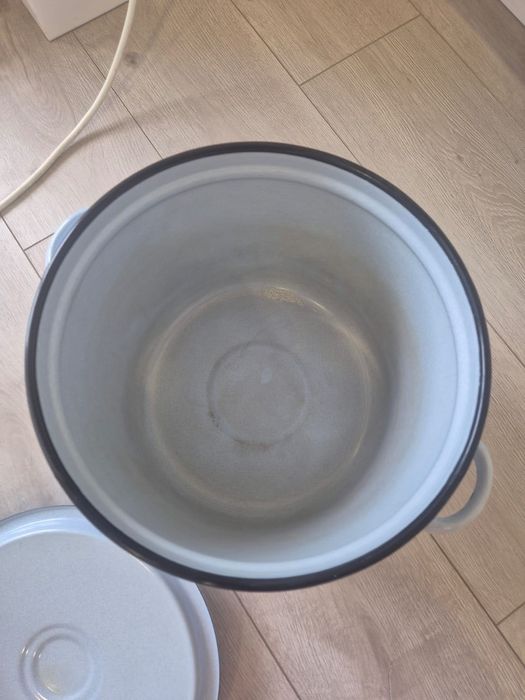 Кастрюля эмалированная