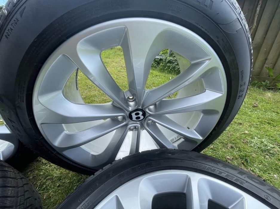 21"Джанти с зимни гуми Bentley Bentayga