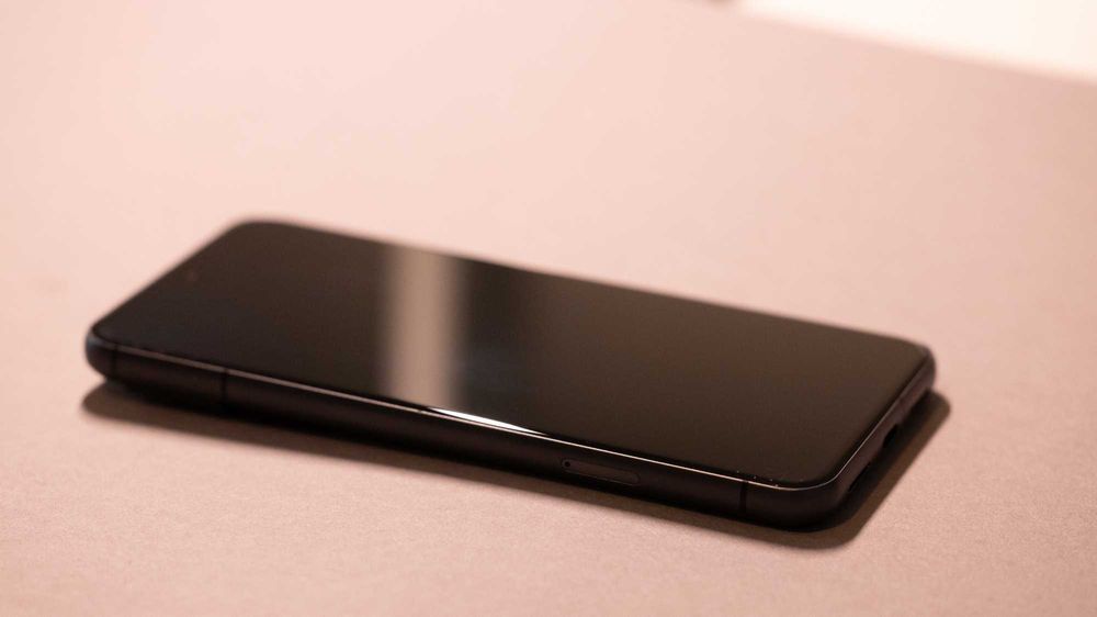 Google Pixel 8 cu accesorii