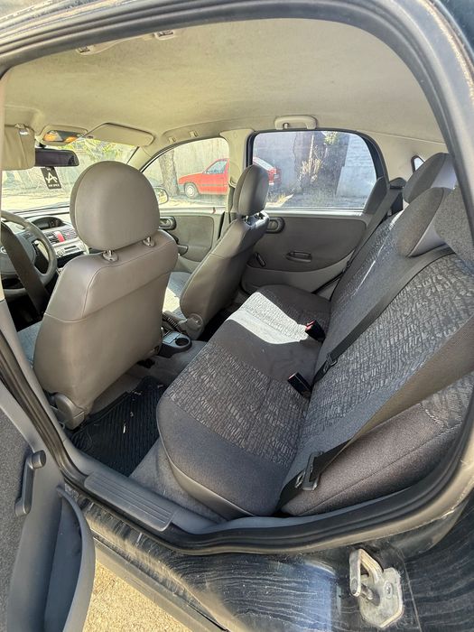 Opel Corsa C 1.2 2002 в движение