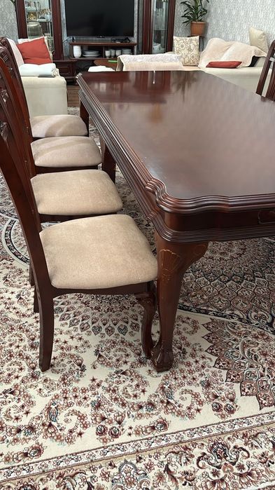 Тез арада сатылады диван, стол, шифонер