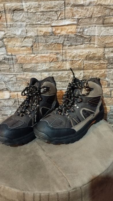 Adidas drumetie pentru femei marimea 37