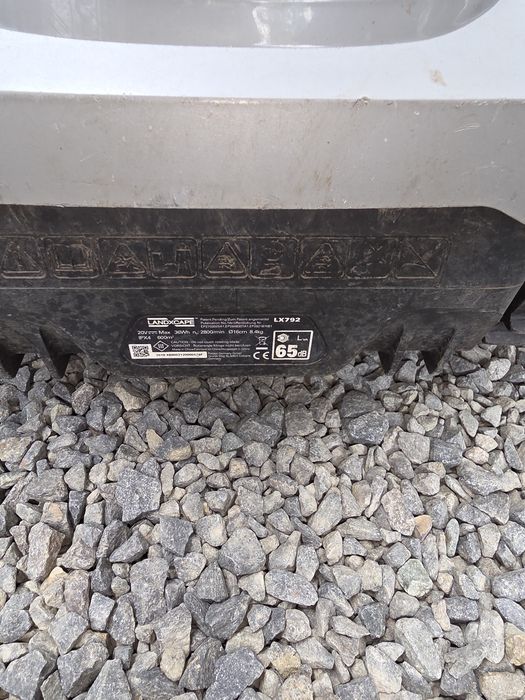 Robot de tuns gazon, cositoare Landxcape Lx792, 600m² Seini • OLX.ro