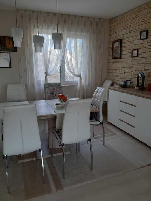 Тристаен Апартамент, Кючук Париж