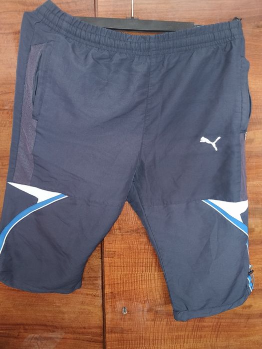 Vând pantaloni scurți Puma