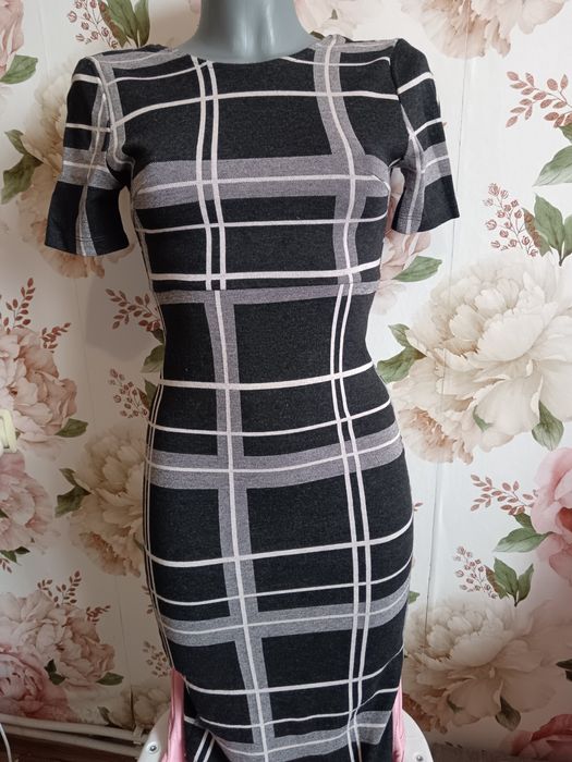 Дамски рокли ,размери хс и с