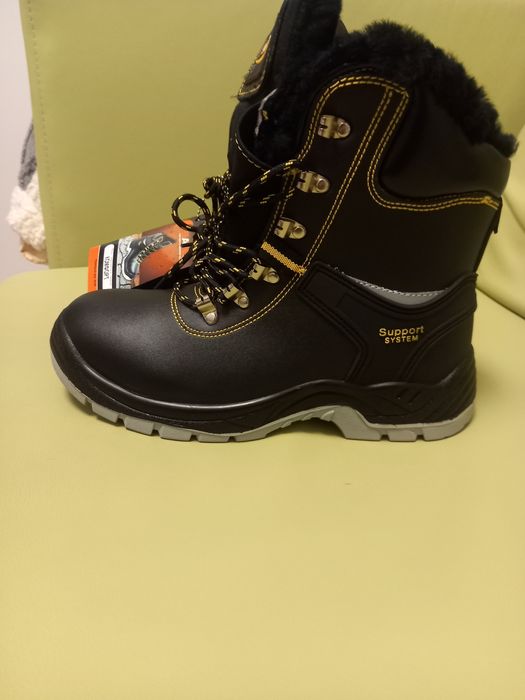 Продам спецобувь.