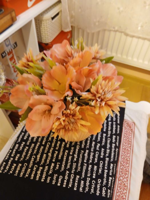 buchet de trandafiri si alte flori artificiale