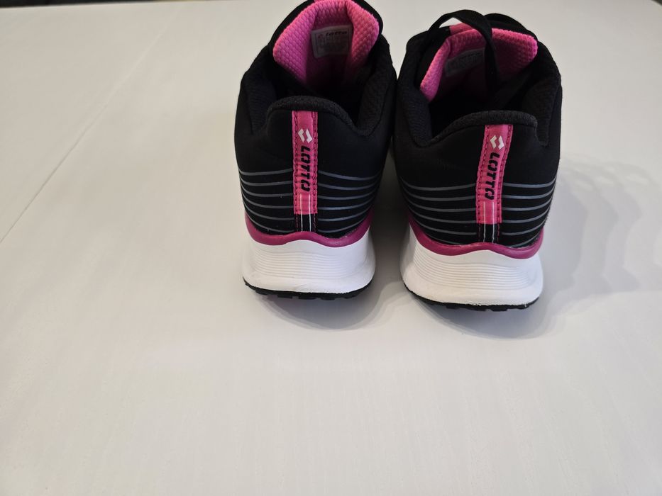 Încălțăminte fete Lotto nr 36,5