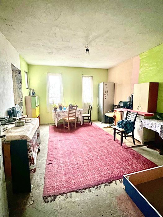 Продава къща в с. Лесново