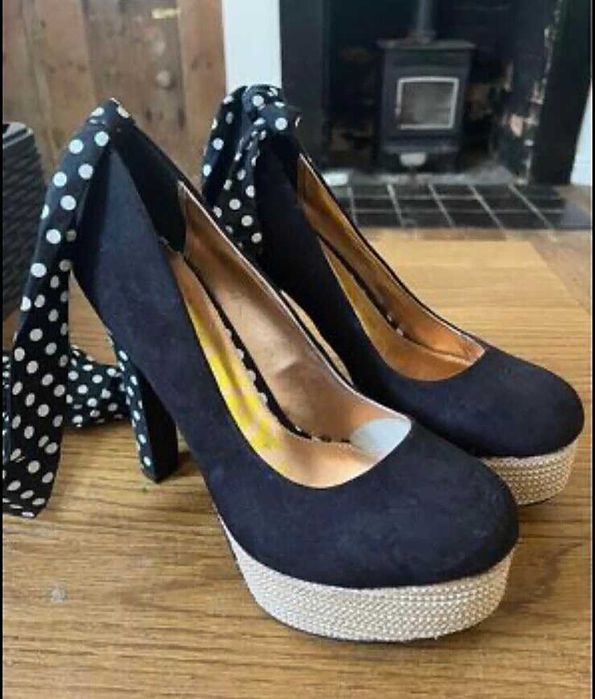 Нови сладурски обувки на платформа NEXT номер 39/40