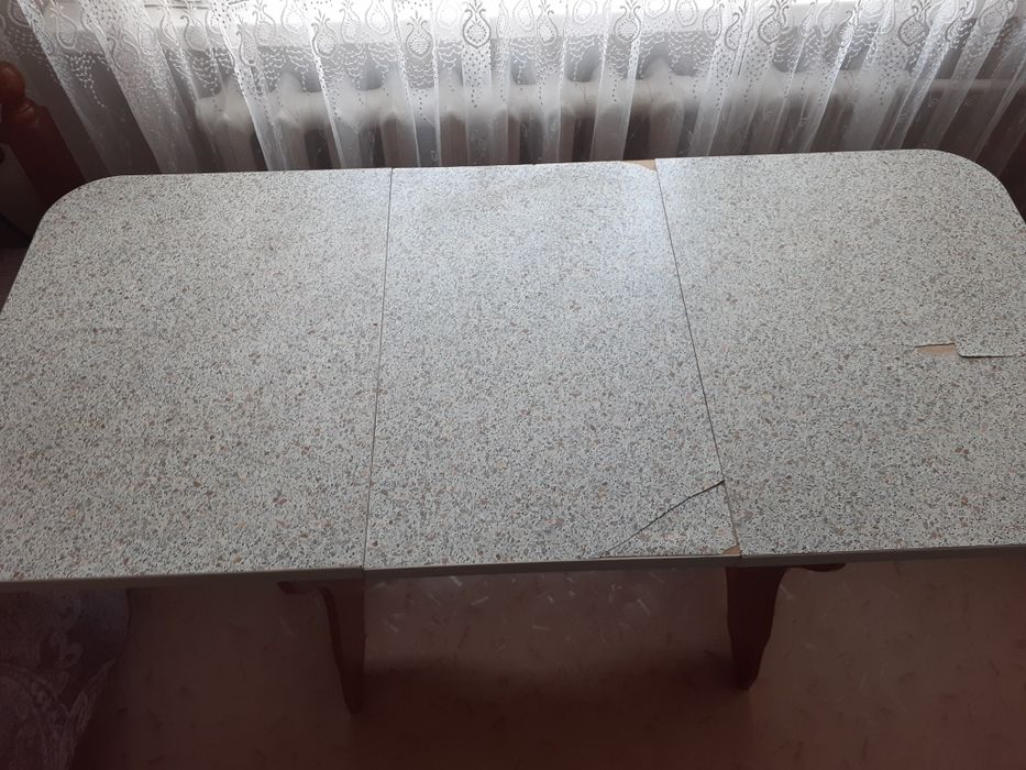 Продам кухонный стол