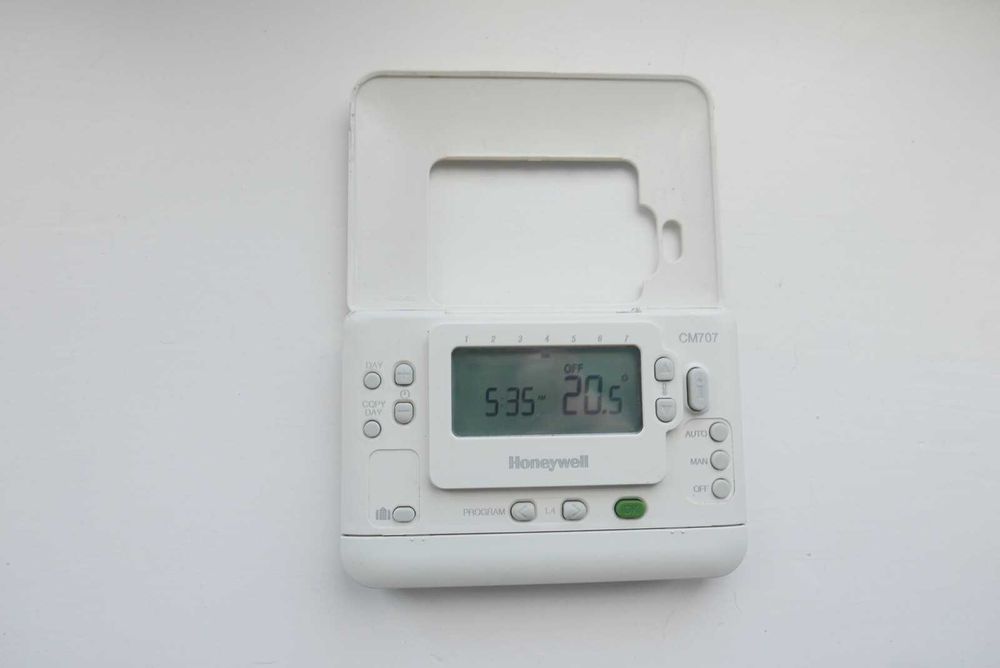 Termostat Honeywell CM707 ecran luminat