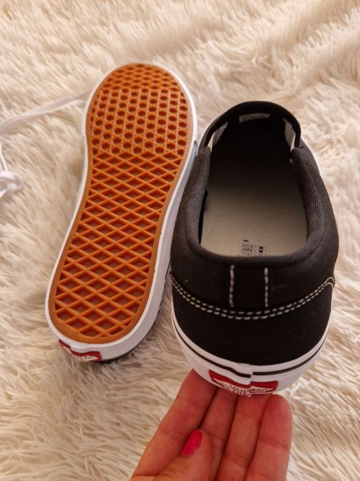 VANS Nr37 si 44,5 Noi !