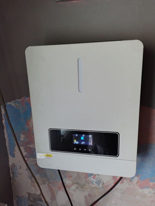 Vând urgent Chit fotovoltaic 5,5 kw, 48v, fără baterii !!!