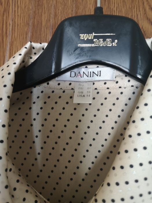 Дамска риза на марка Данини.