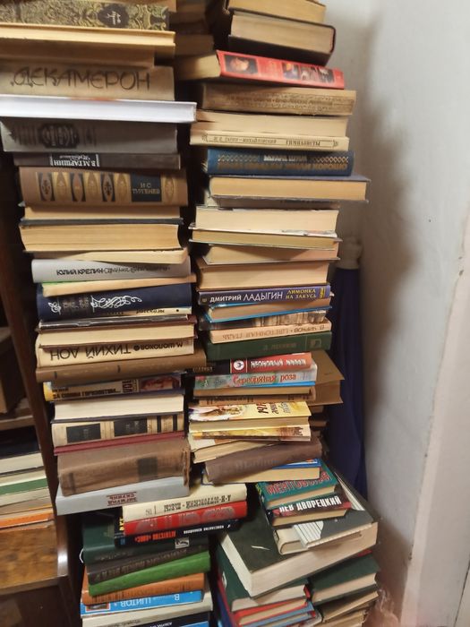 Продам недорого книги разные,