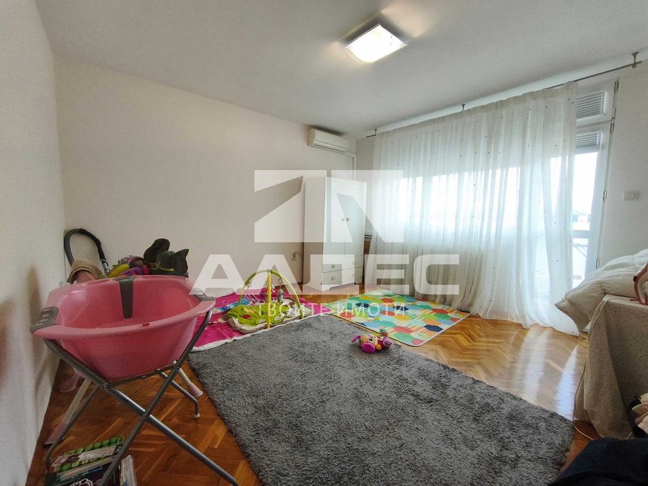 Дава се под наем Тристаен апартамент в София, Център - 115 кв.м за 947.58 € - Снимка #9