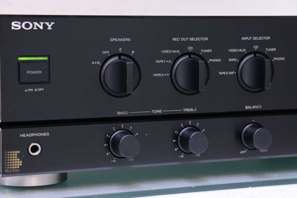 Amplificator Integrat Sony TA-F220 - Made in Japan,2x80W.