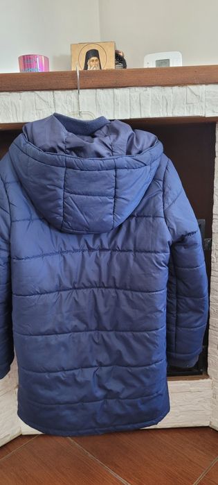 Vand geaca Guess mar 7-8 ani de  iarna