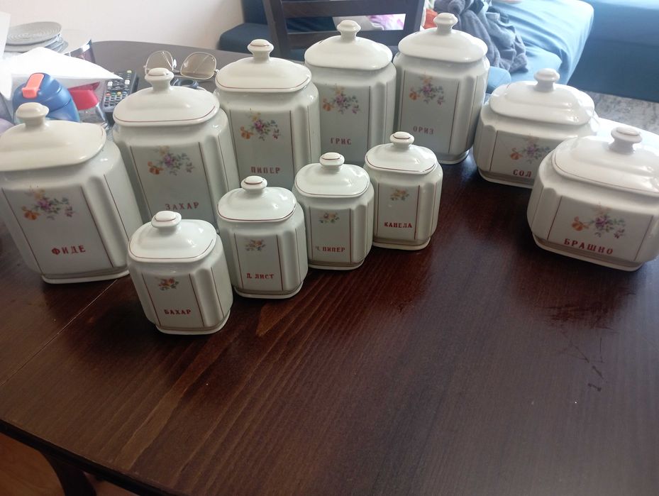 Продавам комплект ретро буркани за съхранение на храна