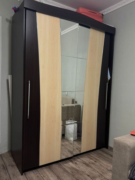 За 10тыс шкаф срочная продажа состоянии отличное