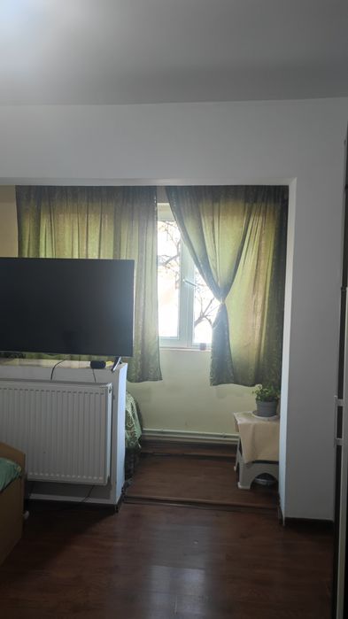 Vând garsoniera  in Rovinari aproape de piață  bl D6 et 2