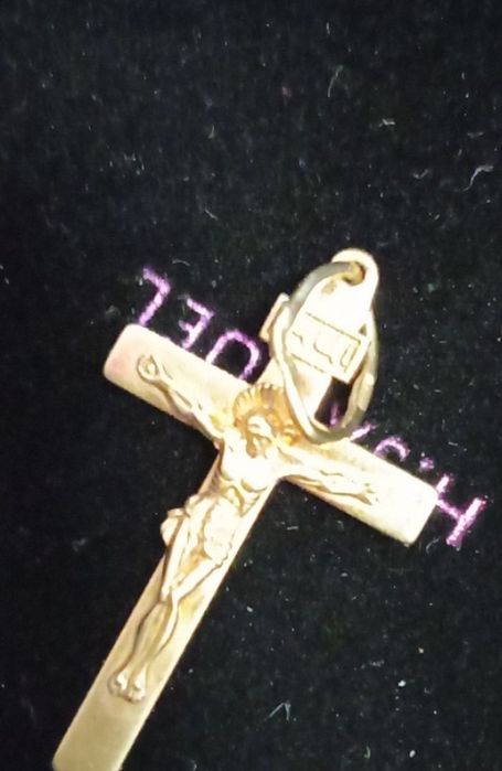 Продавам сребърни пръстени и кръстове