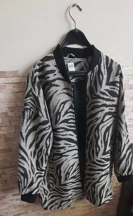 Леко, пролетно палто