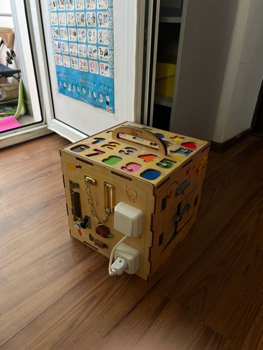 Продам игрушки машинки разные