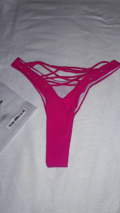 Lenjerie roz noi cu șnur disponibili