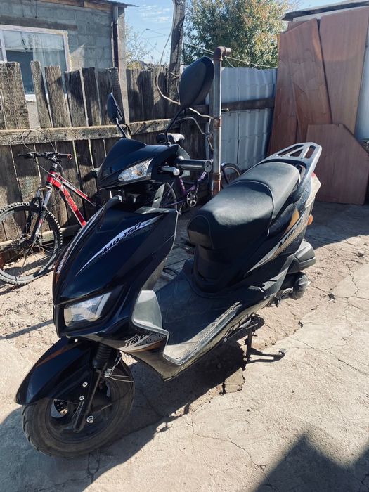 Продам скутер м8