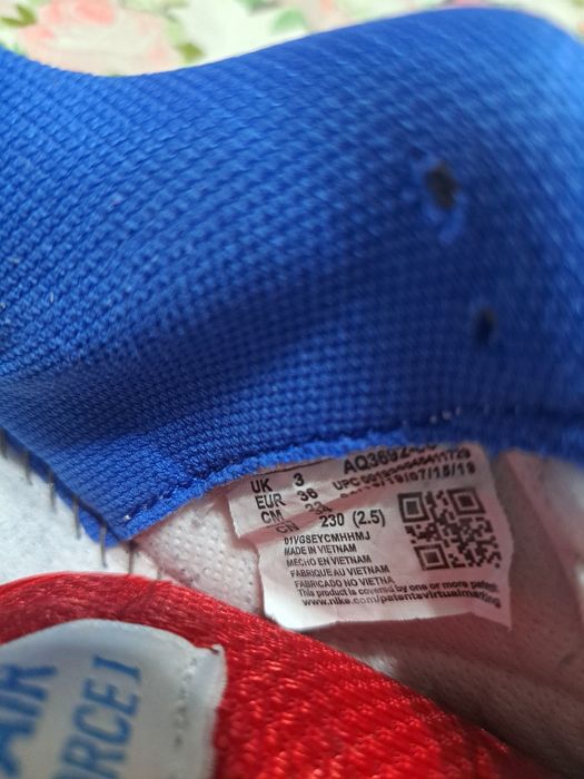 Обувки naik air.