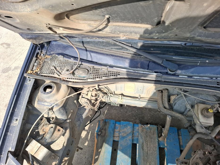 Grila stergator parbriz-dreapta Dacia Logan (LS) [Fabr 2004-2012] OEM
