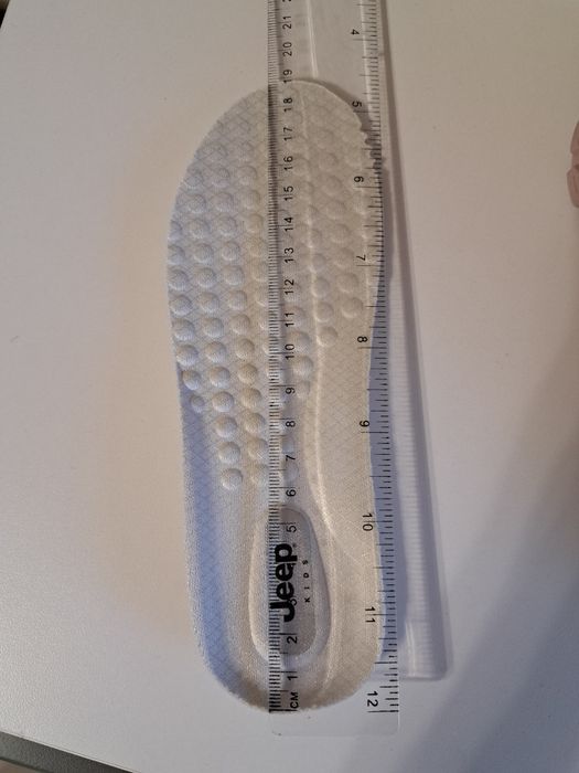 Продам новые кросовки