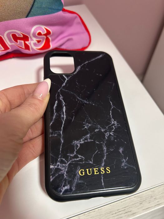 Guess iphone 11 кейс